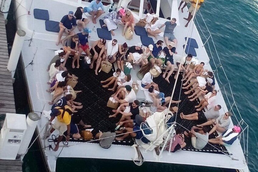 Group Fun: Set sail in paradise with family & friends. Making new memories, and enjoying endless laughs! 5