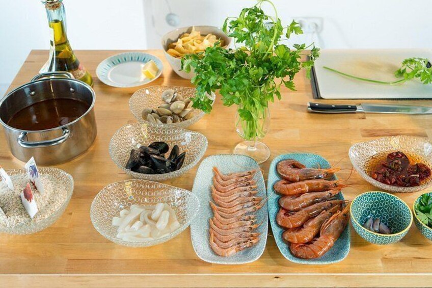 Madrid: Paella & Sangria Classes- Seafood, Chicken & Vegan option 2