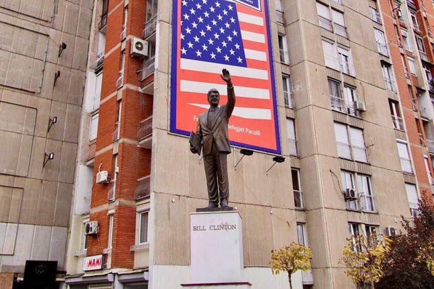 Bill Clinton Statue Prishtina 3
