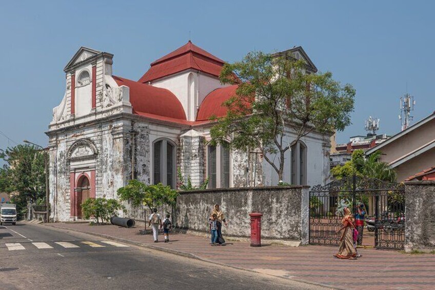 Wovendaal Church, located by the Grand Oriental Hotel, were also built during the Dutch period. 4
