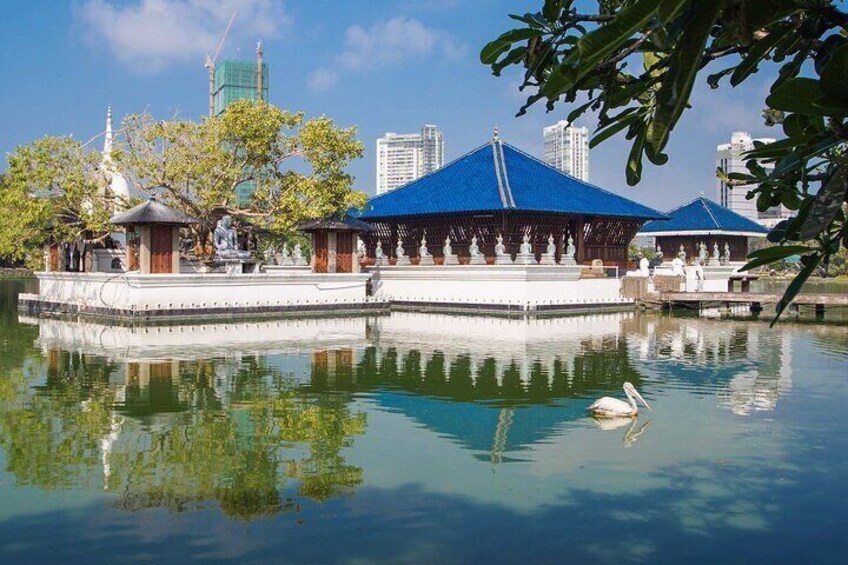 The temple's architecture demonstrates an eclectic mix of Sri Lankan, Thai, Indian, and Chinese architecture. It was completed in the late 19th century 5