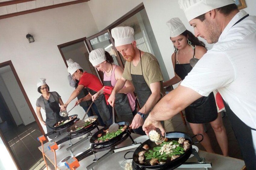 Ready for an unforgettable day, filled with aromas, fire, and passion? Because paella isn't just made with ingredients; it's made with soul. Reserve your spot now and join this unique experience! 2