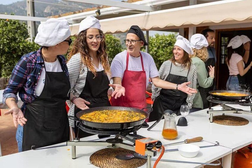 Ready for an unforgettable day, filled with aromas, fire, and passion? Because paella isn't just made with ingredients; it's made with soul. Reserve your spot now and join this unique experience! 2