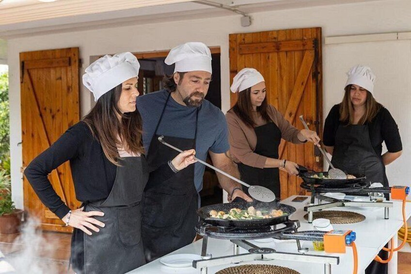 Ready for an unforgettable day, filled with aromas, fire, and passion? Because paella isn't just made with ingredients; it's made with soul. Reserve your spot now and join this unique experience! 5