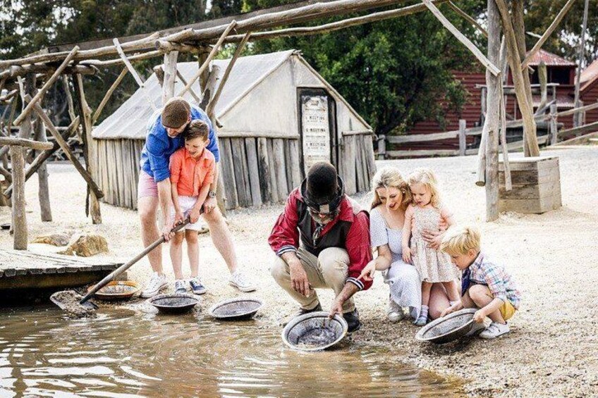 Sovereign Hill, Botanical Gardens and Melbourne Skydeck Bus Tour 3