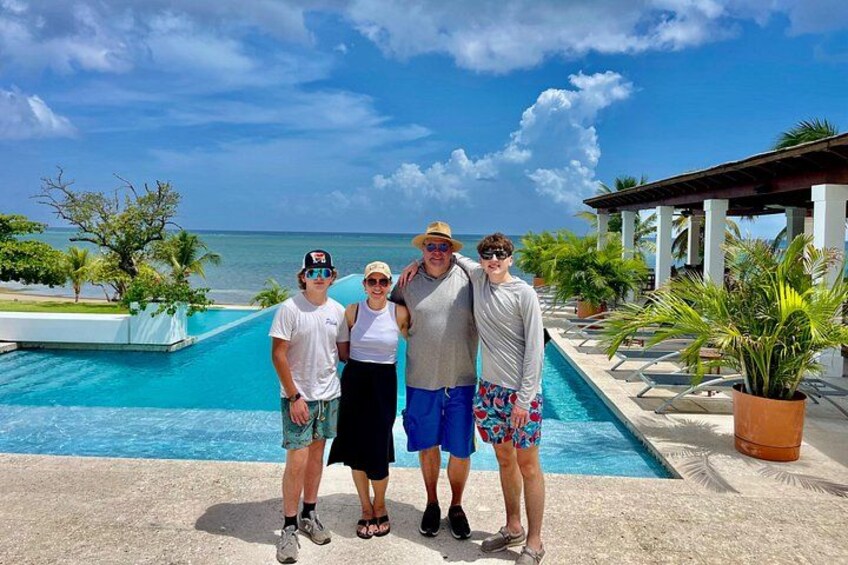 Customizable Roatán Private Tour: Rum, Chocolate & Island Culture 3