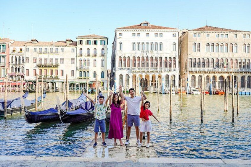Private Photoshoot on Personal Gondola in Venice 2