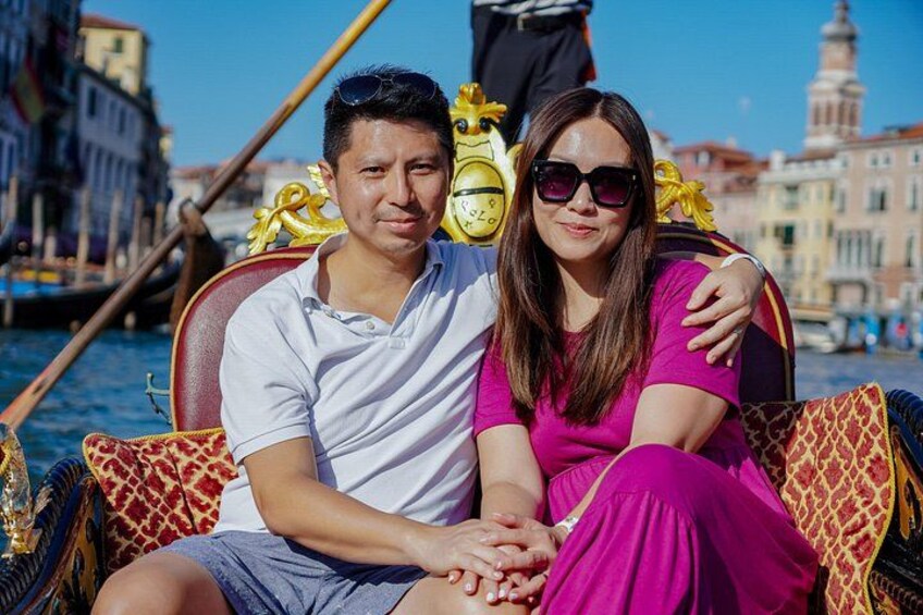 Private Photoshoot on Personal Gondola in Venice 3