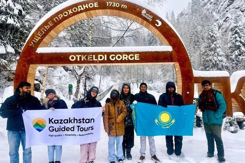 Big Almaty Lake & Alma-Arasan Gorge Tour + Birds of Prey Show 3