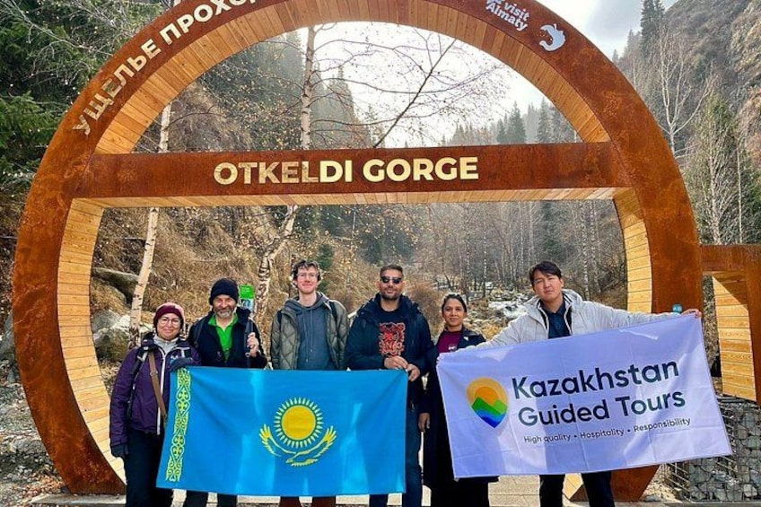 Big Almaty Lake & Alma-Arasan Gorge Tour + Birds of Prey Show 5