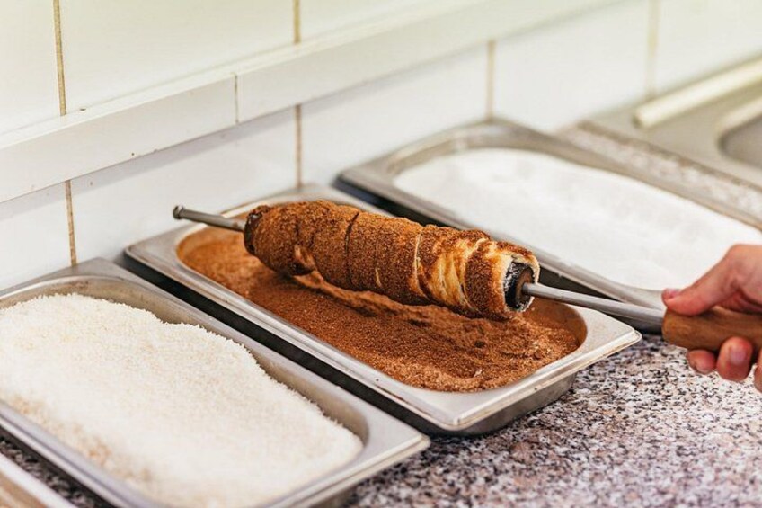 Chimney Cake Workshop Budapest Downtown - Kürtőskalács Class 2