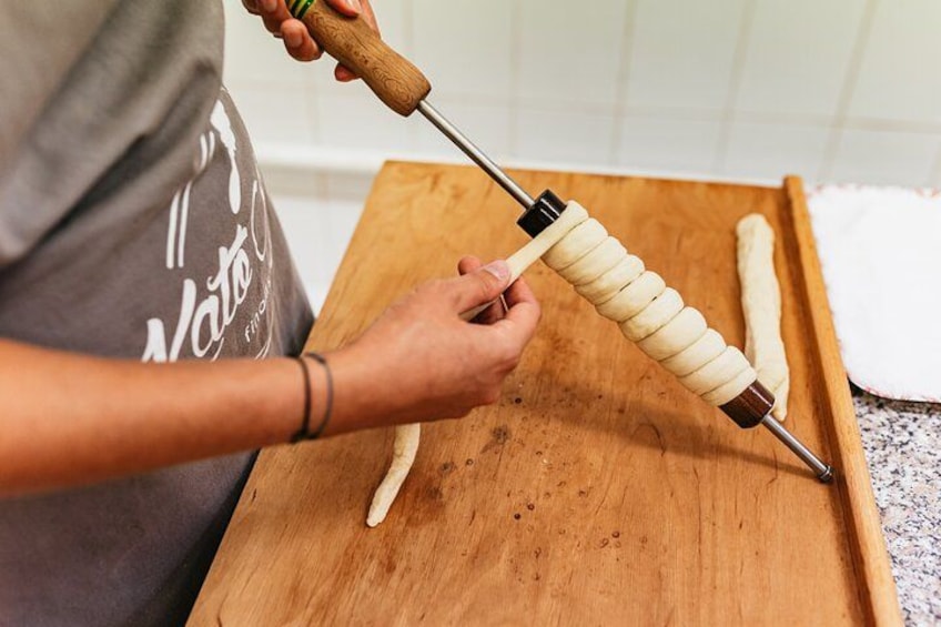 Chimney Cake Workshop Budapest Downtown - Kürtőskalács Class 2