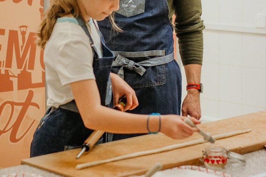 Chimney Cake Workshop Budapest Downtown - Kürtőskalács Class 4
