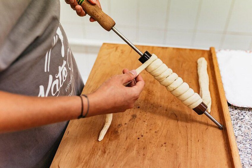 Chimney Cake Workshop Budapest Downtown - Kürtőskalács Class 2