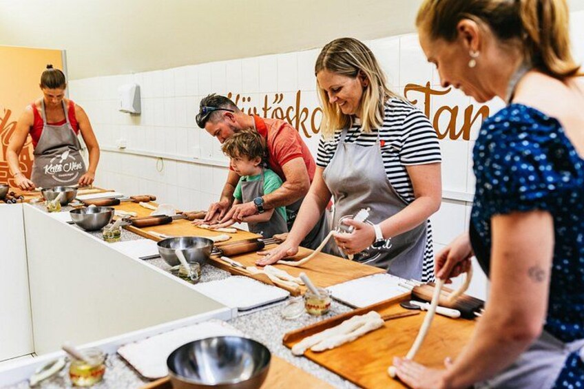 Chimney Cake Workshop Budapest Downtown - Kürtőskalács Class 5