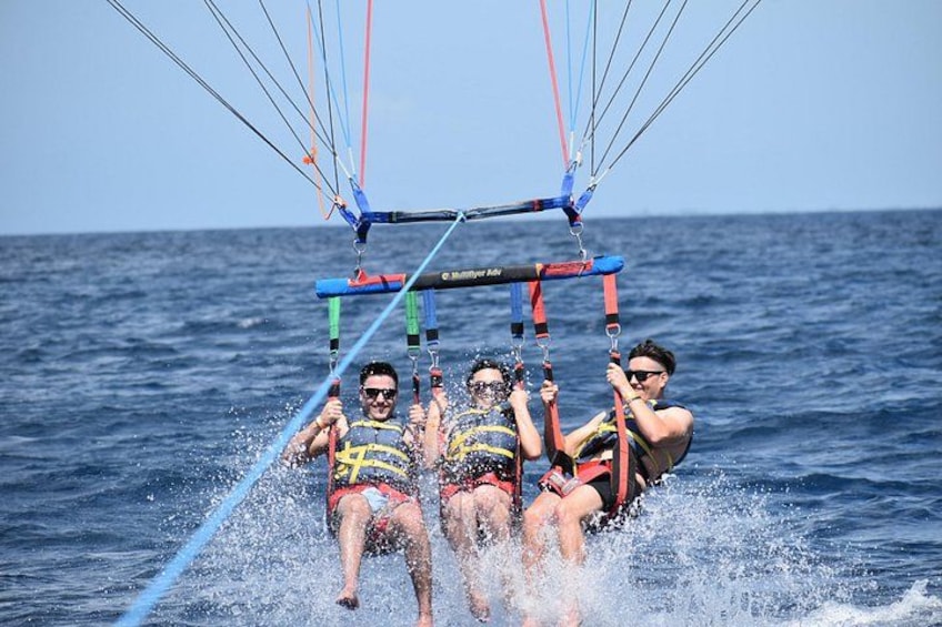 Waikiki Parasailing in Hawaii from Oahu 5