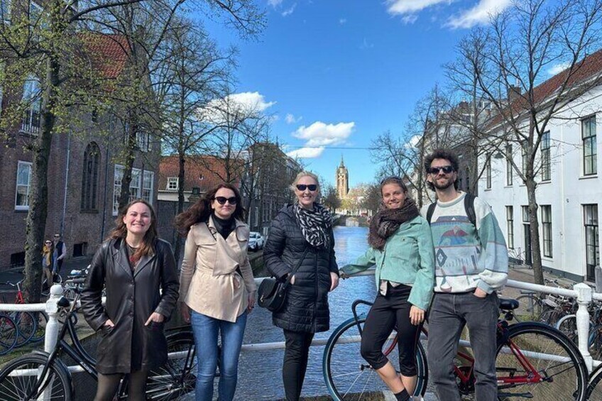 Guide and group in Delft 1