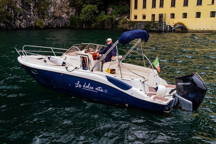 Eolo boat our fast boat. Equipped with a powerful 300 horsepower Mercury verado engine it can comfortably transport up to 6 people. 1