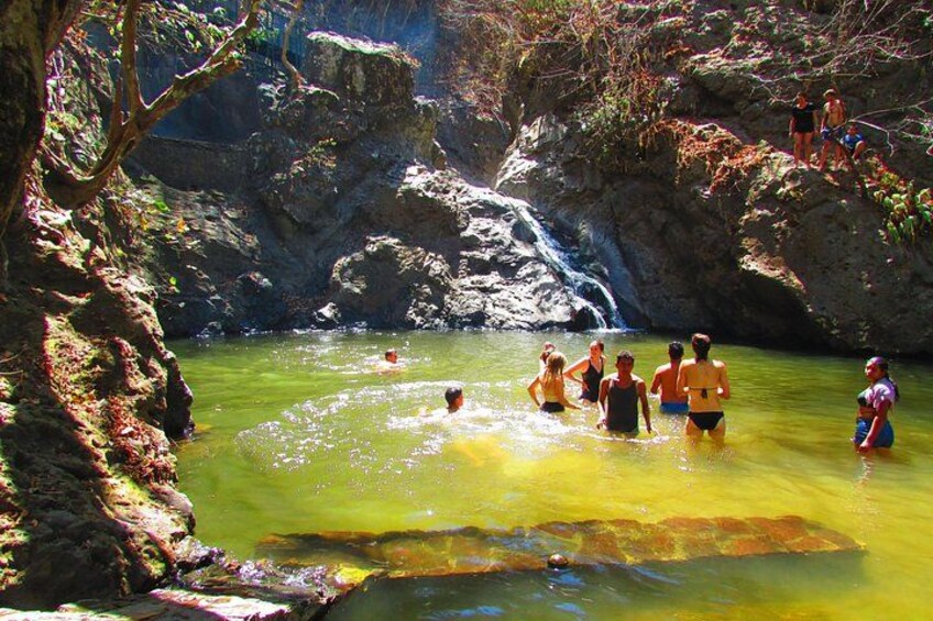 Refreshing stop at the natural pools of Cinquera. 1