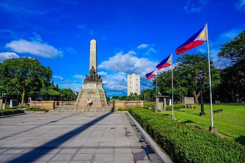 Romantic Whispers of Manila: A Love Letter to the City 4