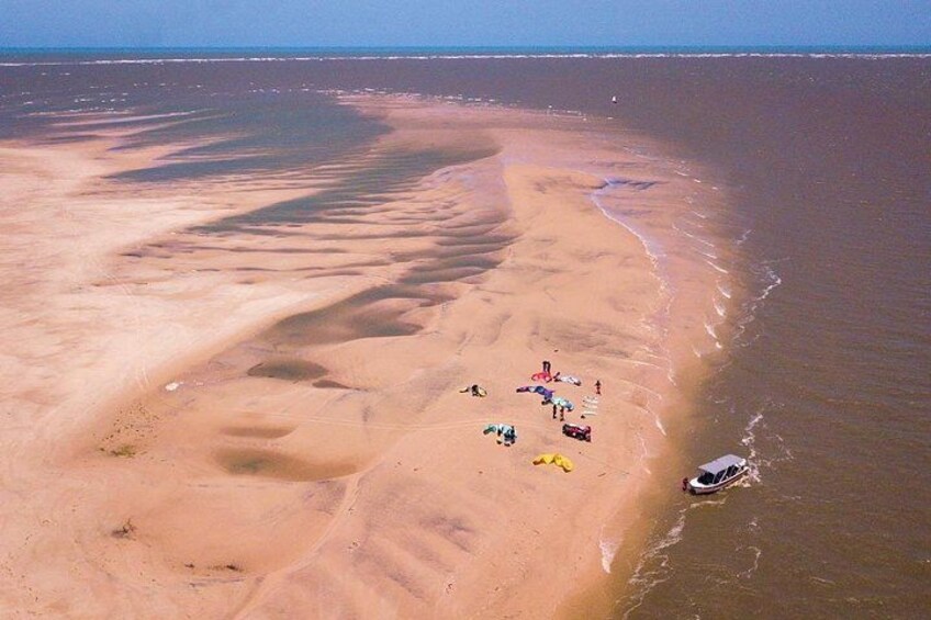 Kitesurfing lessons in the Parnaíba River Delta 2