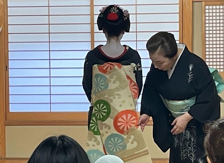 Picture 1 for Activity Kyoto: Meet the Geisha Maiko with Gion Walking Tour 5