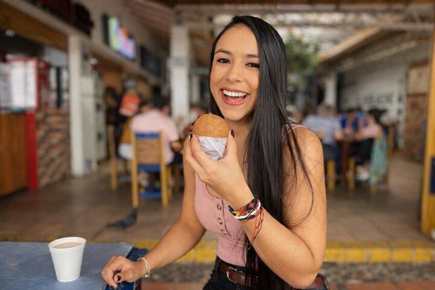 Tasting Medellín’s best local food with a biligual guide through vibrant neighborhoods and viewpoints. 4