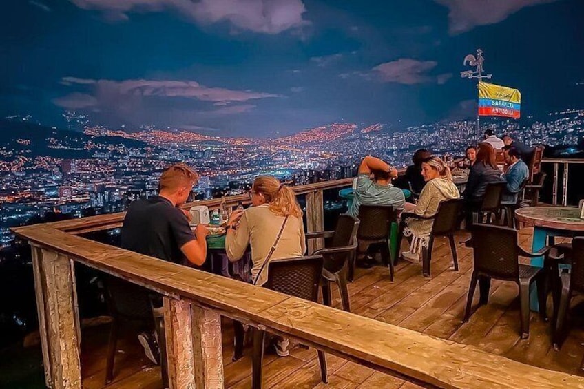 Stopping at the most famous viewpoints between food tastings while sightseeing. 2