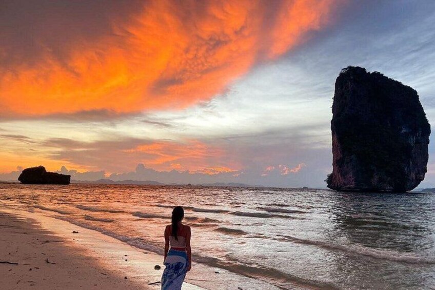 Phi Phi 4 Islands Sunset Tour with Bioluminescent Plankton 1