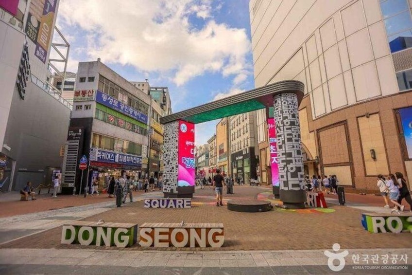Daegu's Top Attractions on a private tour with a Licensed guide 2