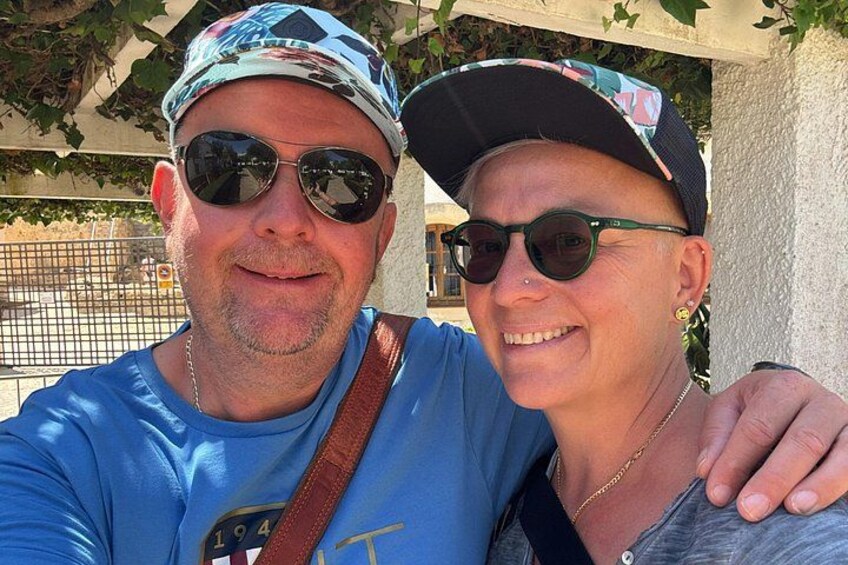 Two people wearing sports attire, one with a cap and sunglasses, and the other with a cap and a necklace. 4