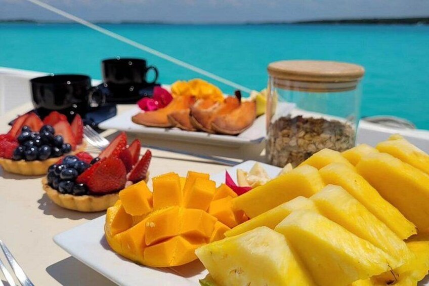 Private sunrise sailboat with breakfast on board 3