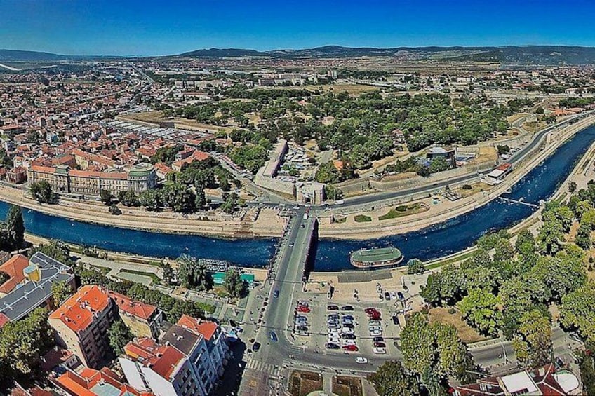 Private Skopje Sofia Transfer with City Tour in Nis 1