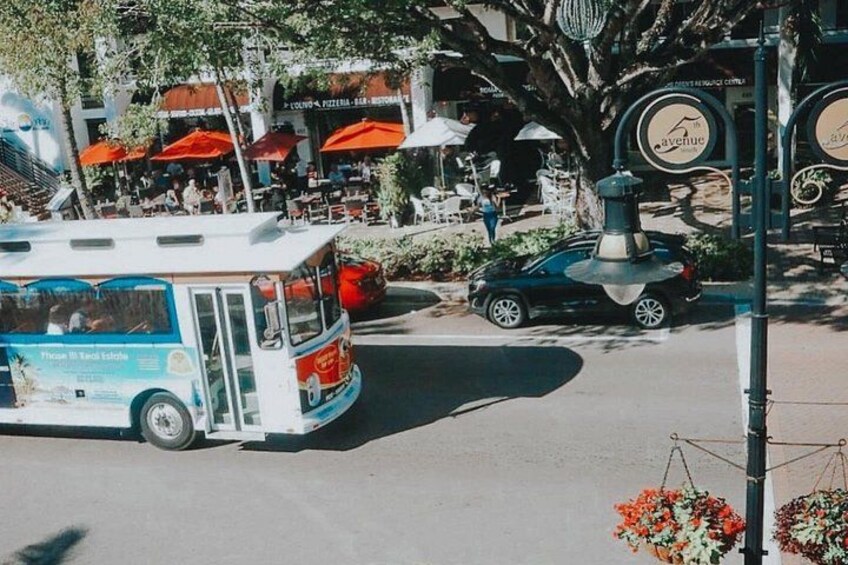 Guided Tour of Naples on a Vintage Trolley (Hop on - Hop off) 2