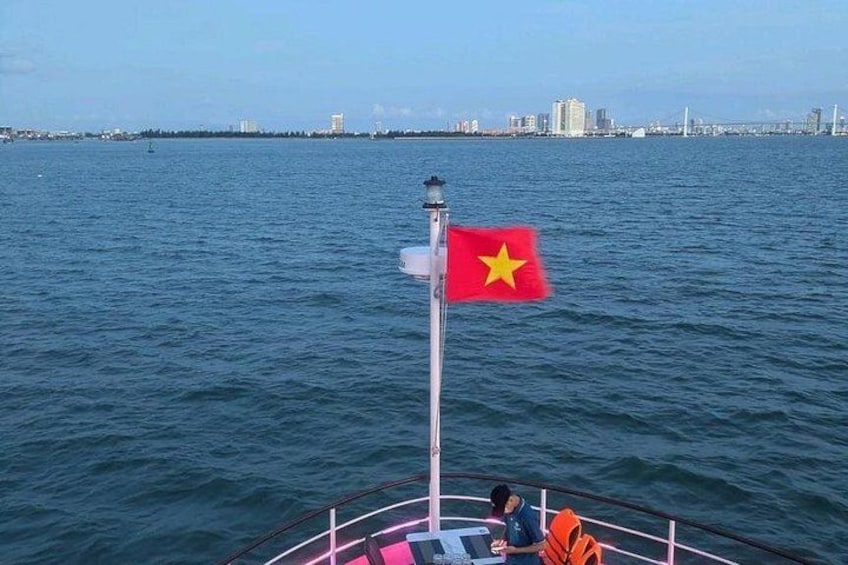 Beautiful Night Cruise Experience in Han River Da Nang 4