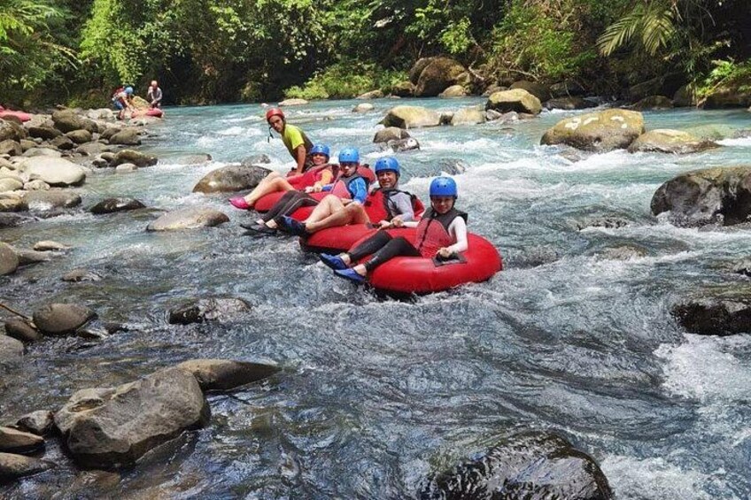 Río Celeste Combo: Water Tubing, Horseback Riding and Lunch. 2