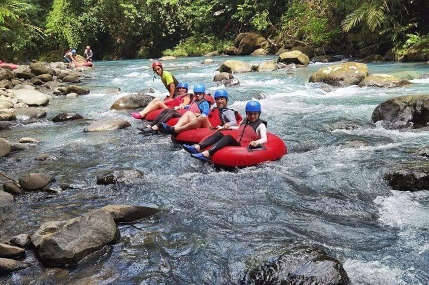 Río Celeste Combo: Water Tubing, Horseback Riding and Lunch. 2