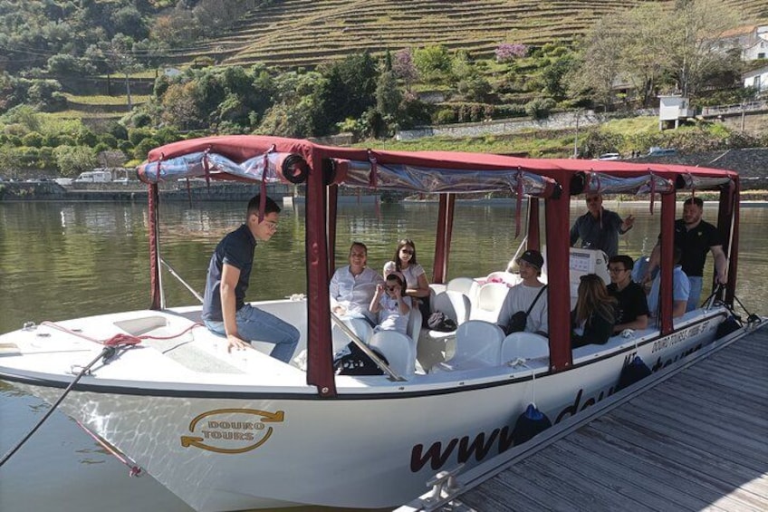 Boat tour 50min through the river Douro in Pinhão 3