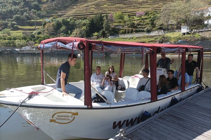Boat tour 50min through the river Douro in Pinhão 2