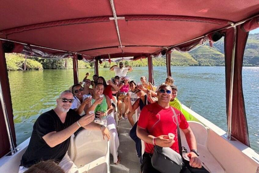 Boat tour 50min through the river Douro in Pinhão 4
