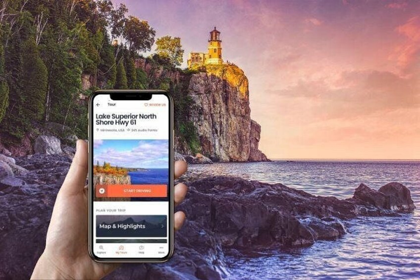 Un teléfono inteligente mostrando un mapa con un faro y una costa rocosa. 3