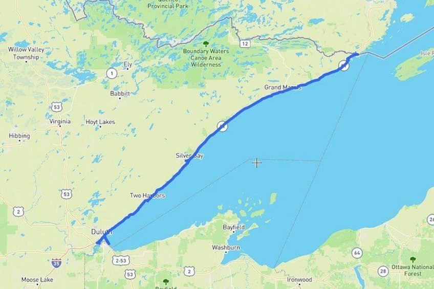 Un mapa de una región costera con pueblos como Babbitt, Ely y Bayfield. Incluye características como el distrito Willow Valley, la zona salvaje Boundary Waters Canoe Area y Grand Marais. 2