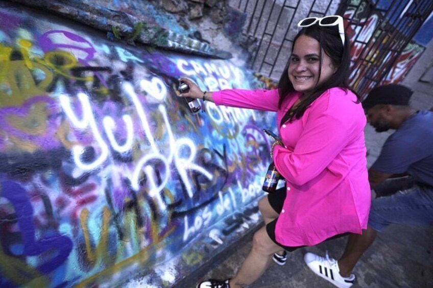 Commune 13 : Graffitour, History and Hidden Corners with Local Guide 4
