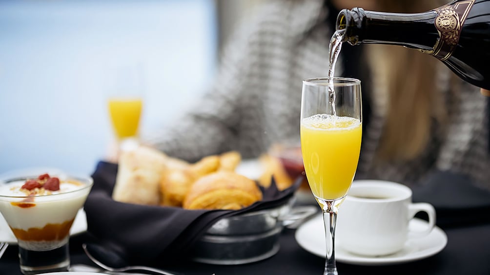 Montréal: Weekend River Brunch Cruise with VIP Option 4