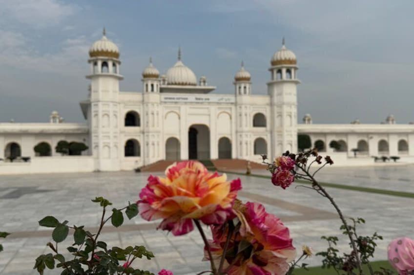 Private Gurdwara Kartarpur Darbar sahib Day Trip From Lahore 4
