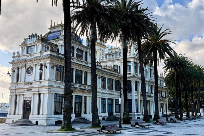 Private Walking Tour in A Coruña with Beer or Wine 2