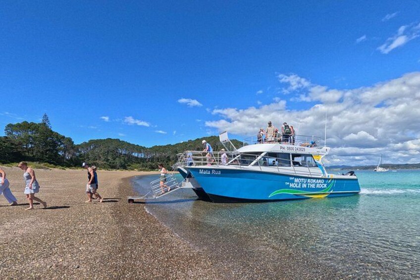 Private Charter: Hole in the Rock Cruise with Island Stopovers 1