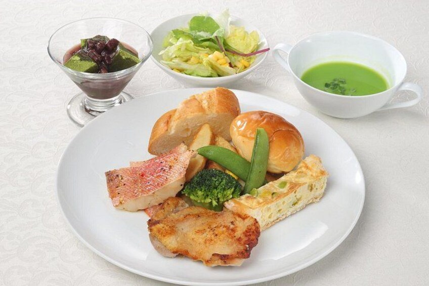 With Lunch Option [For illustrative purpose only. The contents of the meal are subject to change] 3