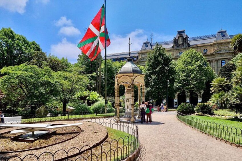 San Sebastian Historic Walking Tour in Small Group 2