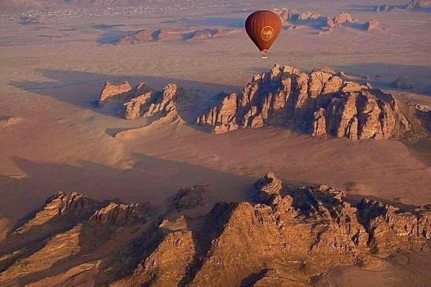 Hot air balloon in wadi rum 3